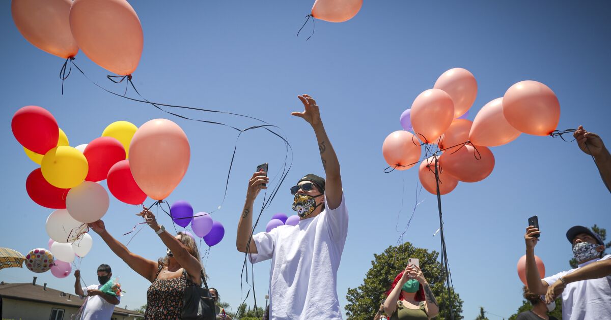 Editorial: Irresponsible humans to blame for Laguna Beach balloon ban