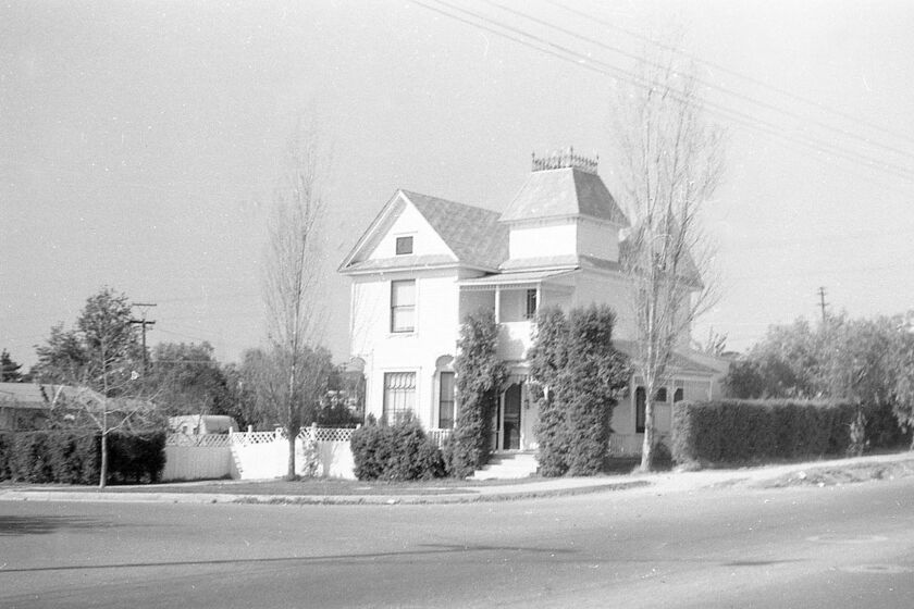 The “Hinkle House” in the 1950s at the northwest corner of Ingraham and Law streets in Pacific Beach.