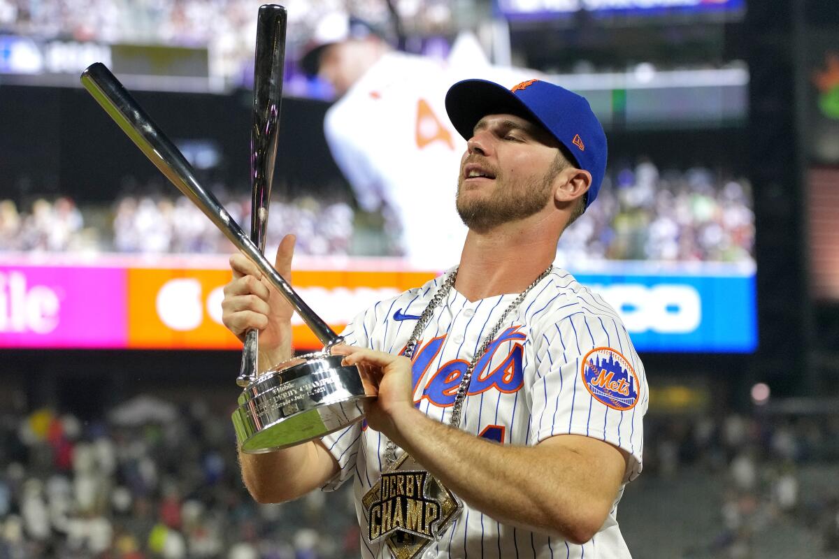 Former champ returns to win Home Run Derby