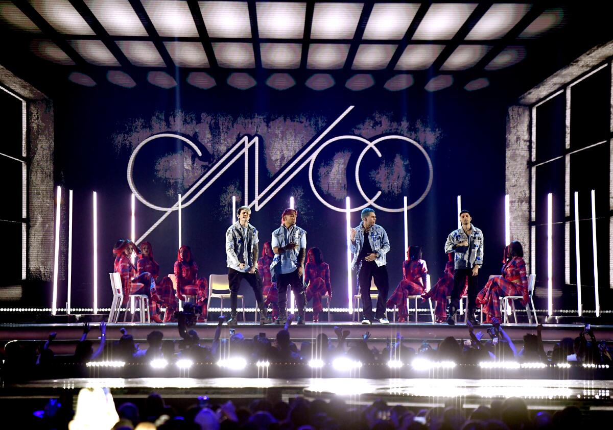 CNCO cuando ganó por tercera ocasión el premio al Álbum Favorito Pop de los Premos Latin American Music Awards 2022.