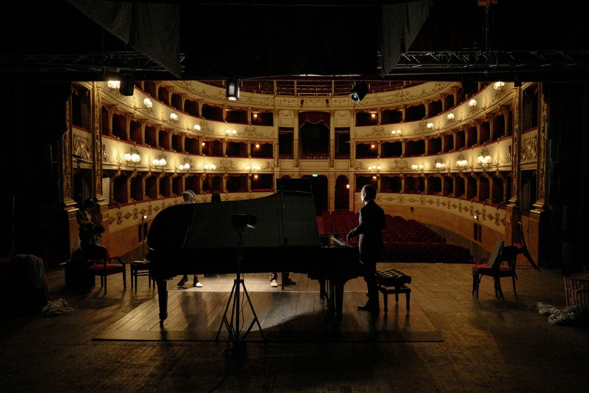 Hershey Felder rehearses "George Gershwin Alone" at Teatro Della Pergola in Italy.