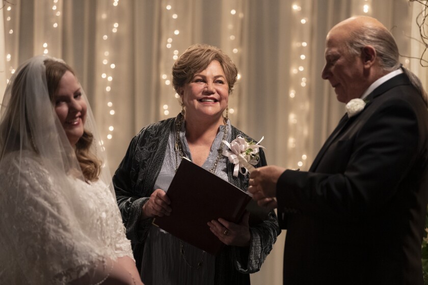 Mindy Kominsky marries Martin Schneider in a scene from "The Kominsky Method"