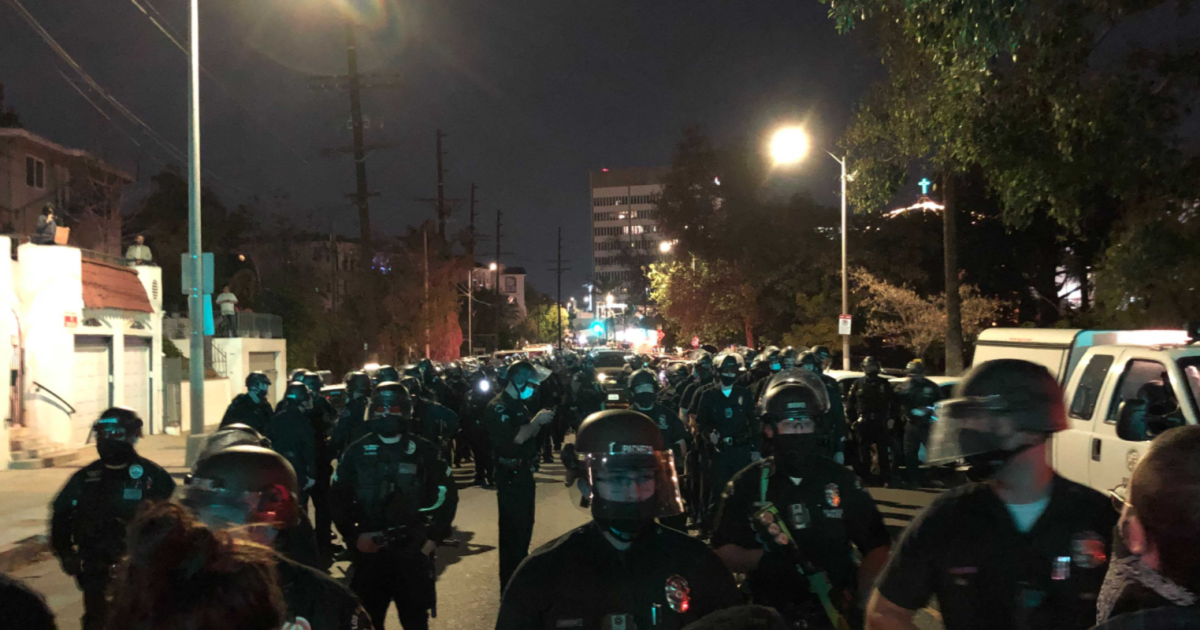 Crackdown at Echo Park homeless encampment begins as LAPD moves in, cl... image