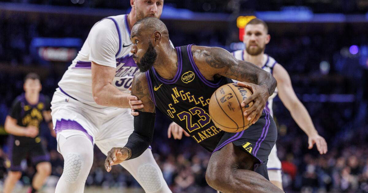 ‘The dude’s a machine’: 3 takeaways from LeBron James’ Lakers return ‘The dude’s a machine’: 3 takeaways from LeBron James’ Lakers return