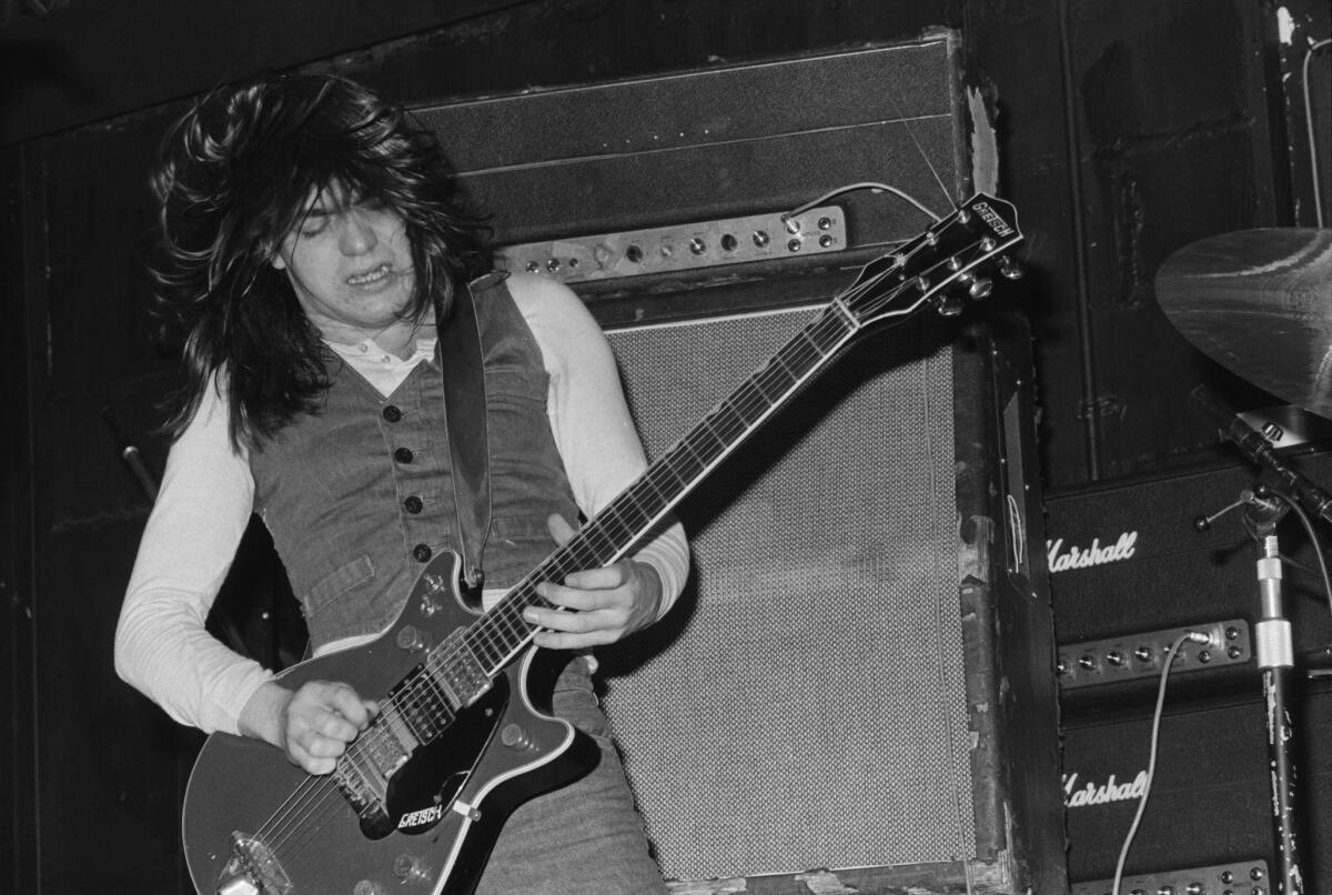 Malcolm Young con AC/DC en el Marquee Club de Londres, el 12 de mayo de 1976.