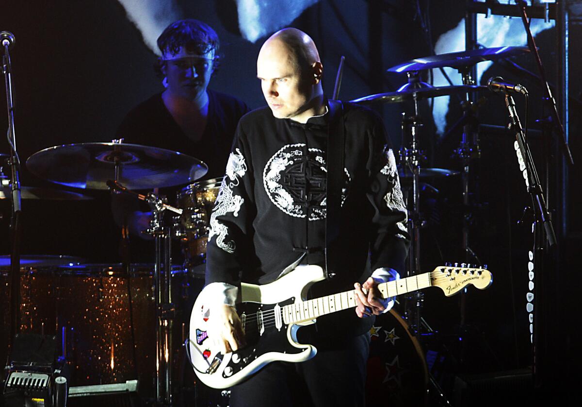 Smashing Pumpkins has released the first single "Being Beige" off its new album.