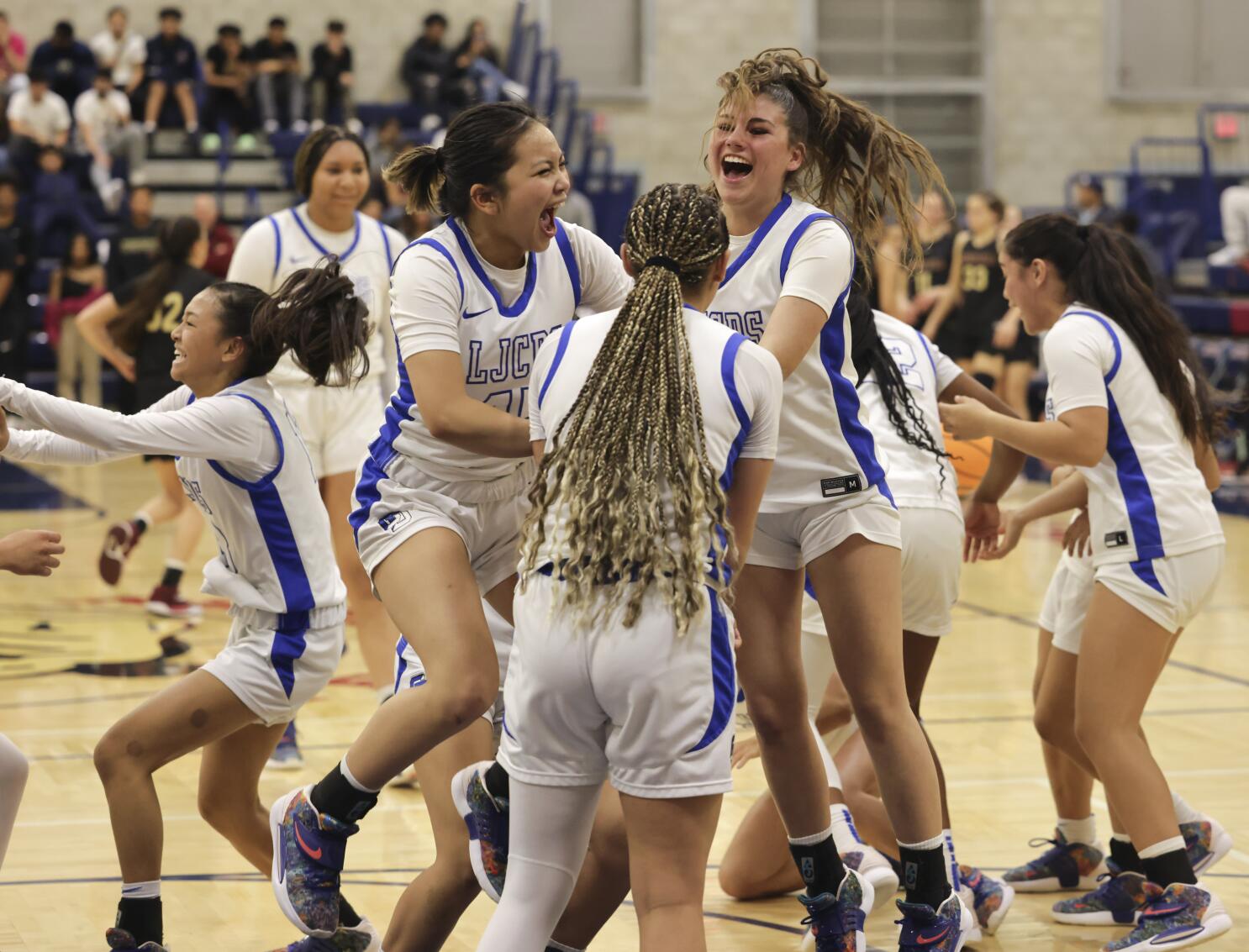Verdugo Hills takes care of business in first round of the State tournament