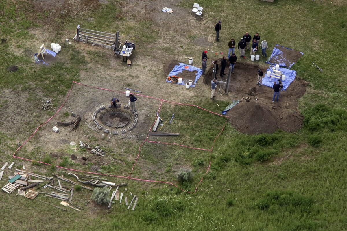 Archivo - Fotografía aérea de la zona donde los investigadores buscan restos humanos 