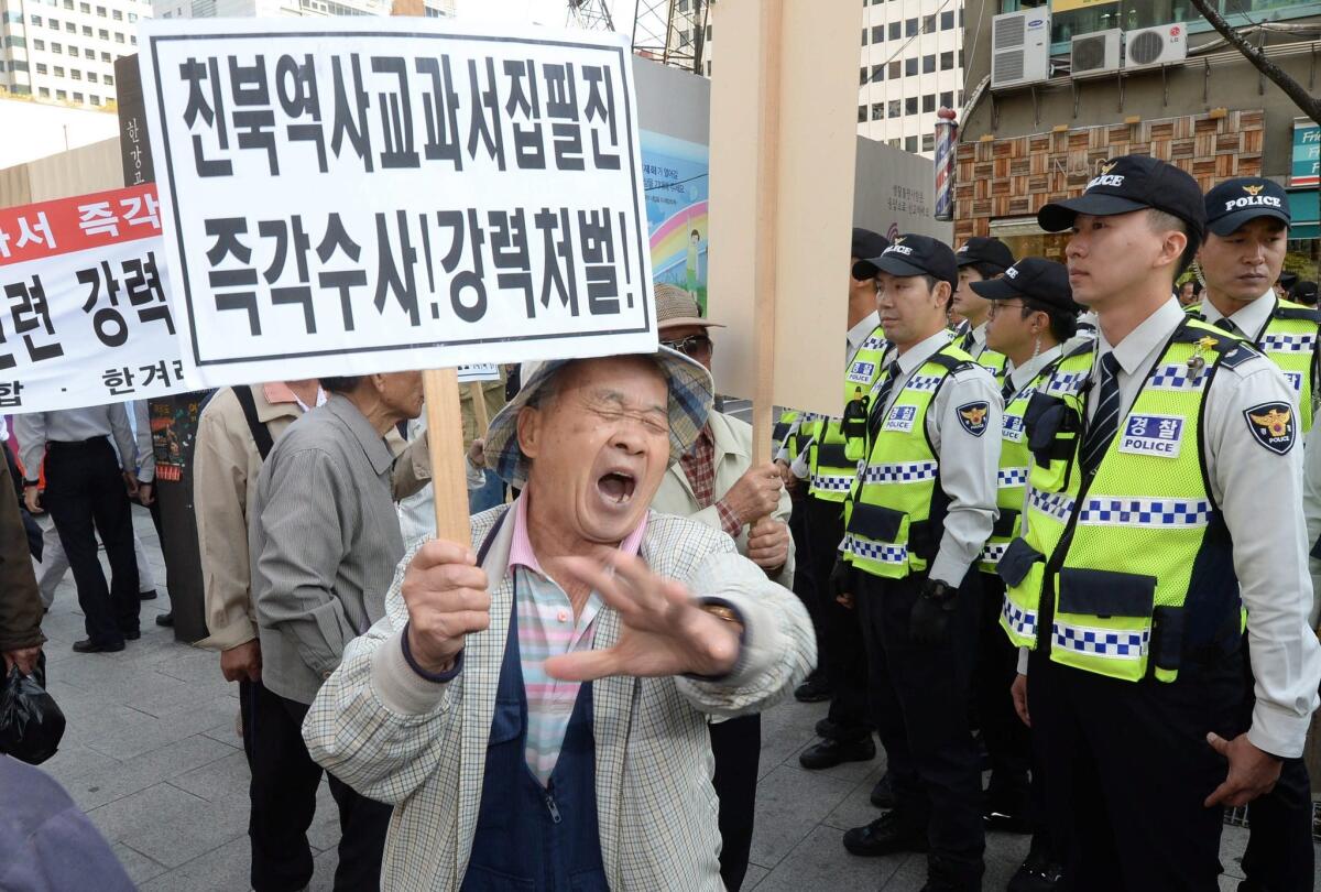 Members of a conservative group take part in a rally in Seoul on Oct. 13 to express their support for the government's plan to reintroduce a single state history textbook for secondary school students.