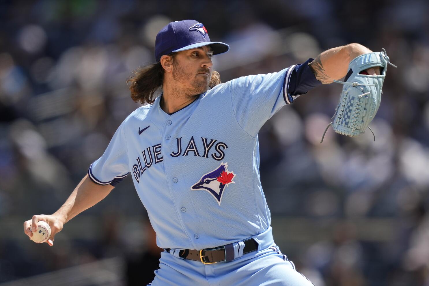 Kevin Gausman leaves Blue Jays game due to terrible hit