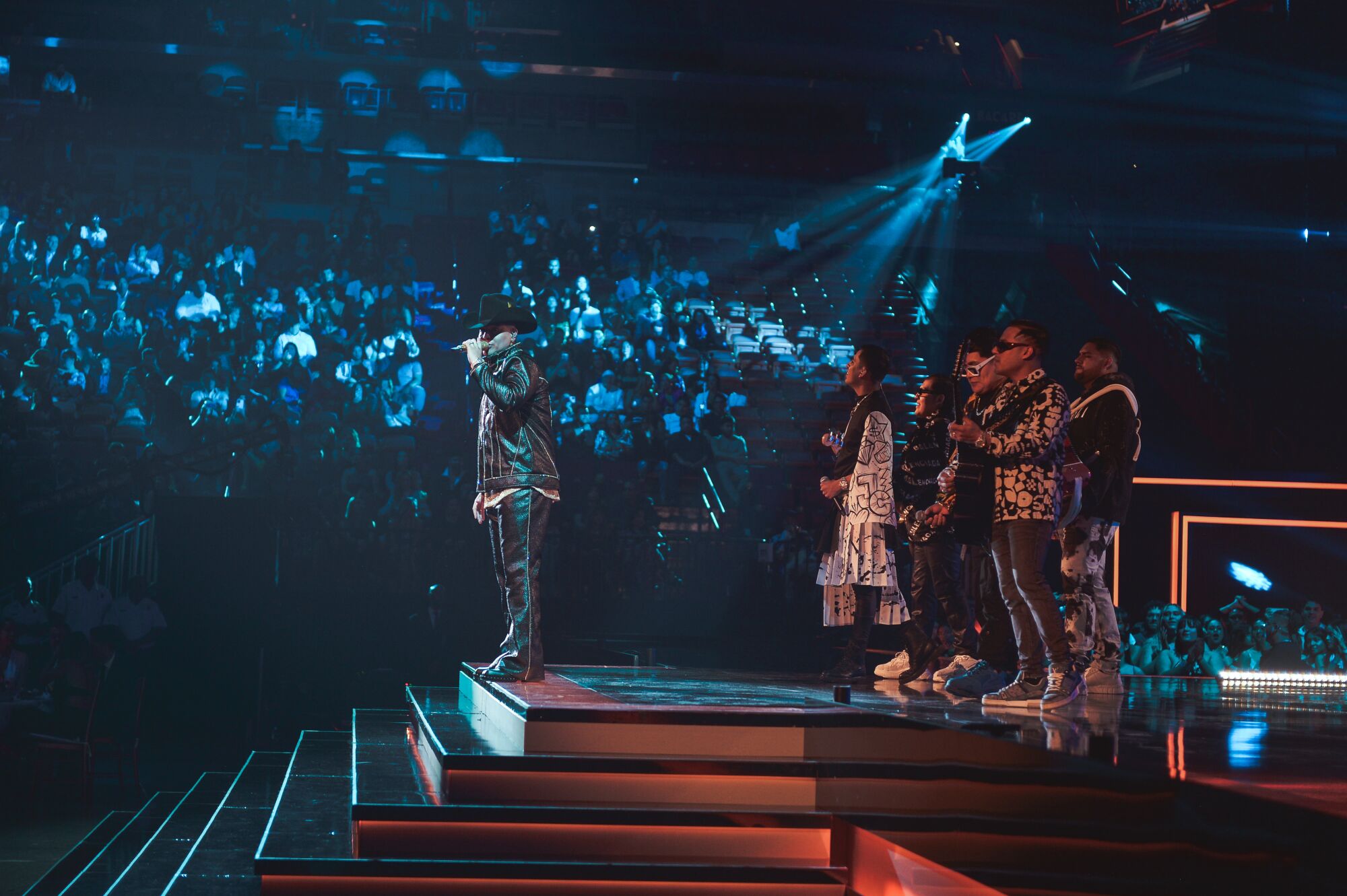 Grupo Firme durante su actuación en el escenario de PLN.
