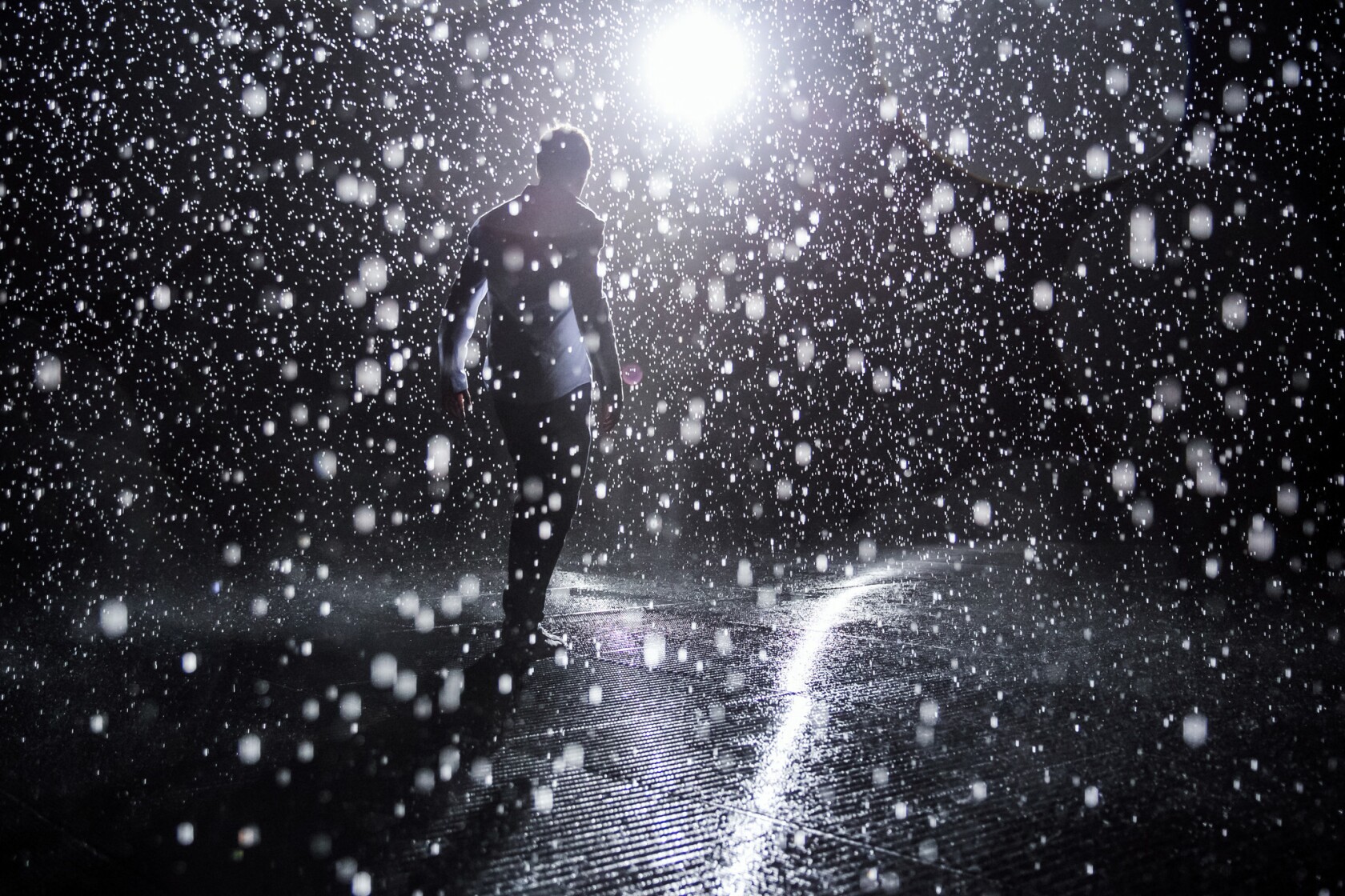 Review Rain Room Technology S Hot Ticket Riff On Mother