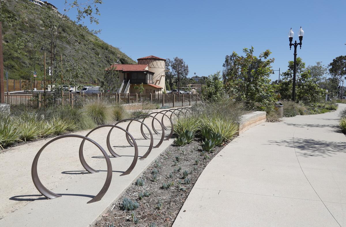 Laguna Beach announced the completion of the Village Entrance Project, which will enhance pedestrian safety, circulation, improved traffic flow and provide new public open space.