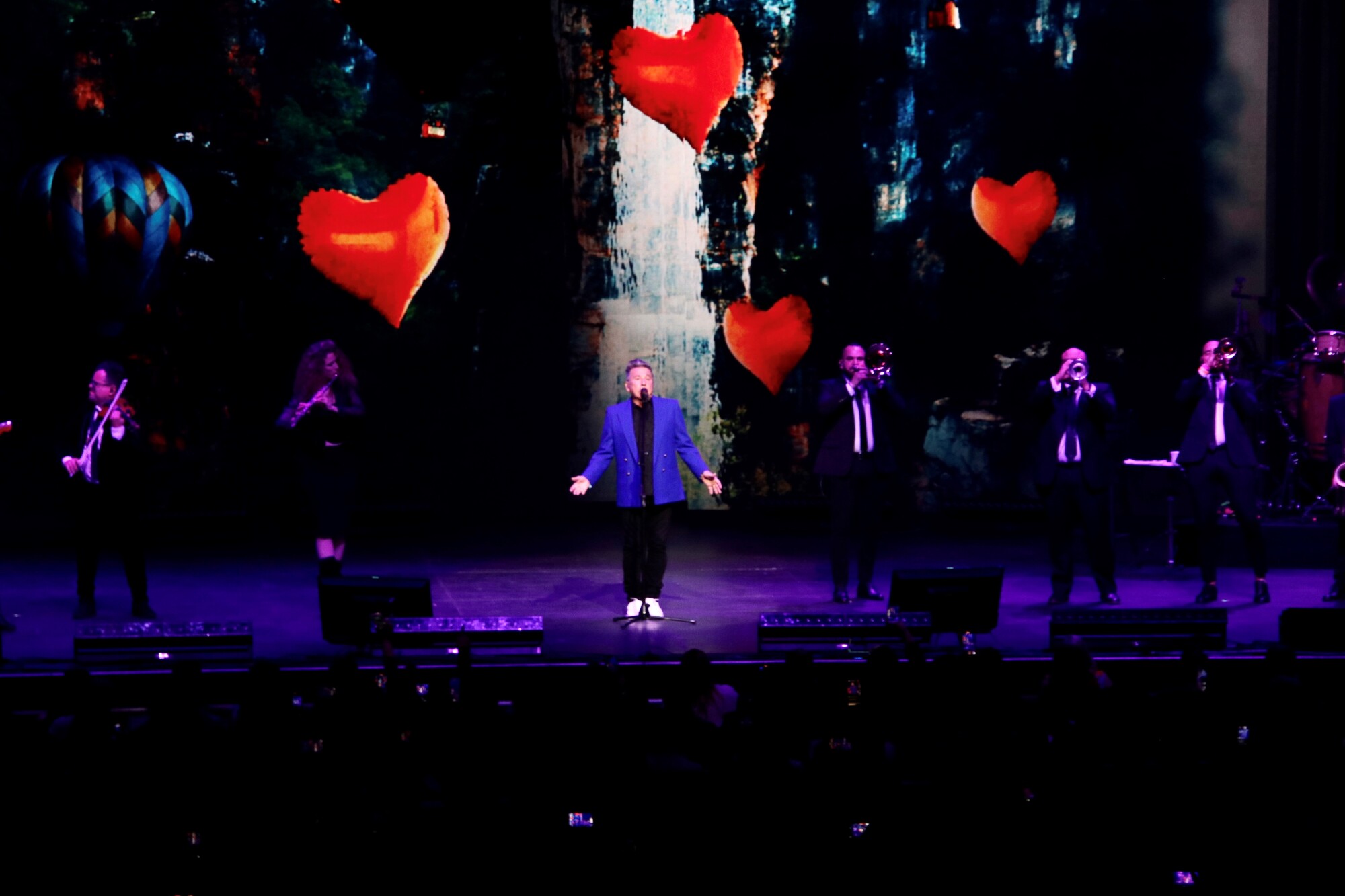 Ricardo Montaner llevó a los angelinos a un viaje por lo mejor de su repertorio tras dos años