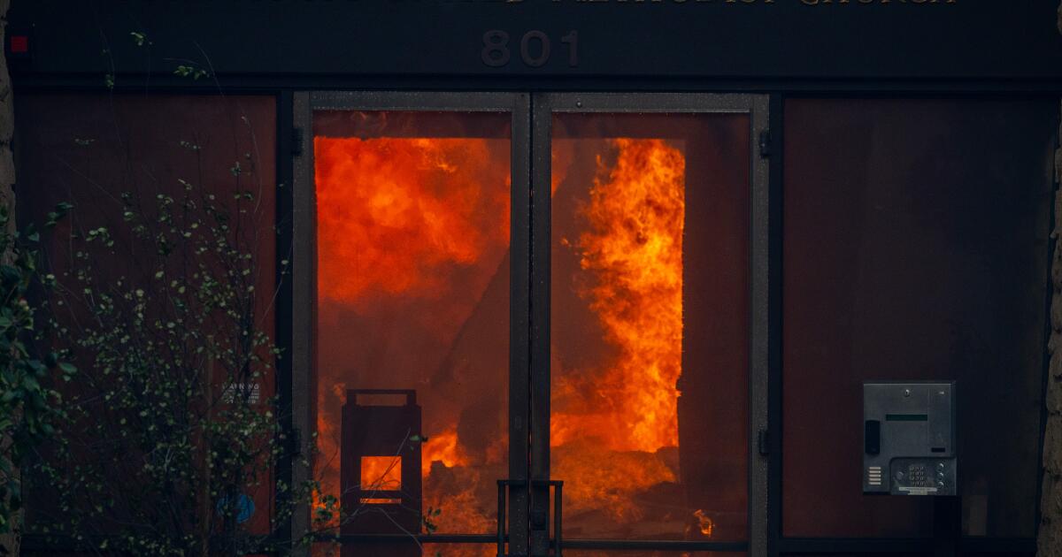 A brand new view of two crucial days that set the stage for Palisades fireplace A brand new view of two crucial days that set the stage for Palisades fireplace