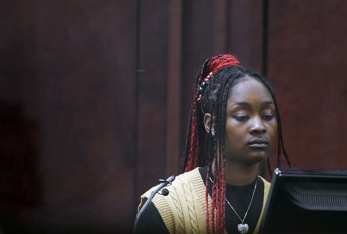 Witness Kayla Shaw looks at the security video of the 2018 Waffle House shooting in court during the murder trial of Travis Reinking in Nashville, Tenn., Tuesday, Feb. 1, 2022. (Stephanie Amador/The Tennessean via AP, Pool)