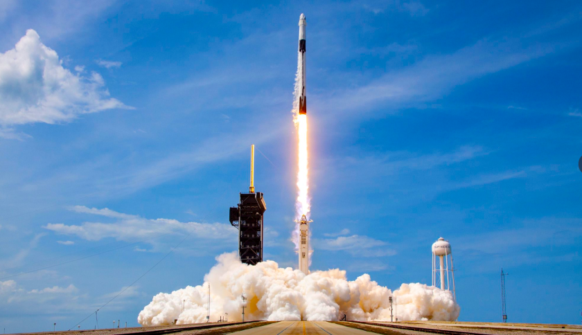 El exitoso despegue del cohete de SpaceX con 2 astronautas de EEUU ...
