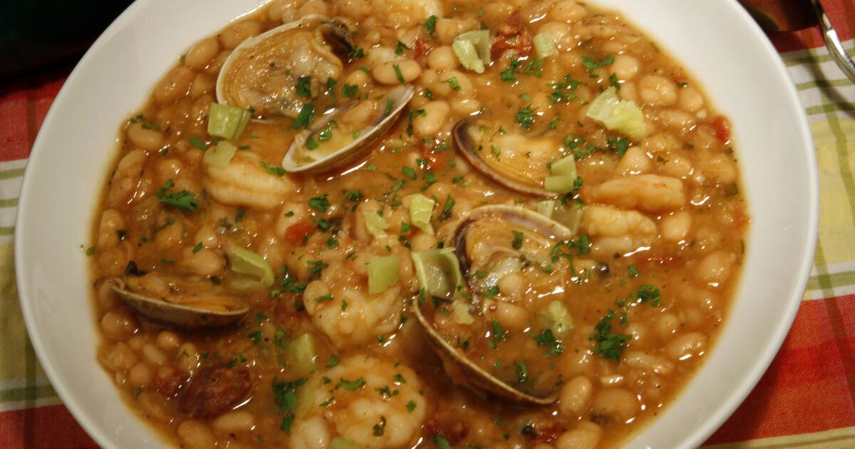 White beans with chorizo, clams and shrimp Recipe - Los Angeles Times