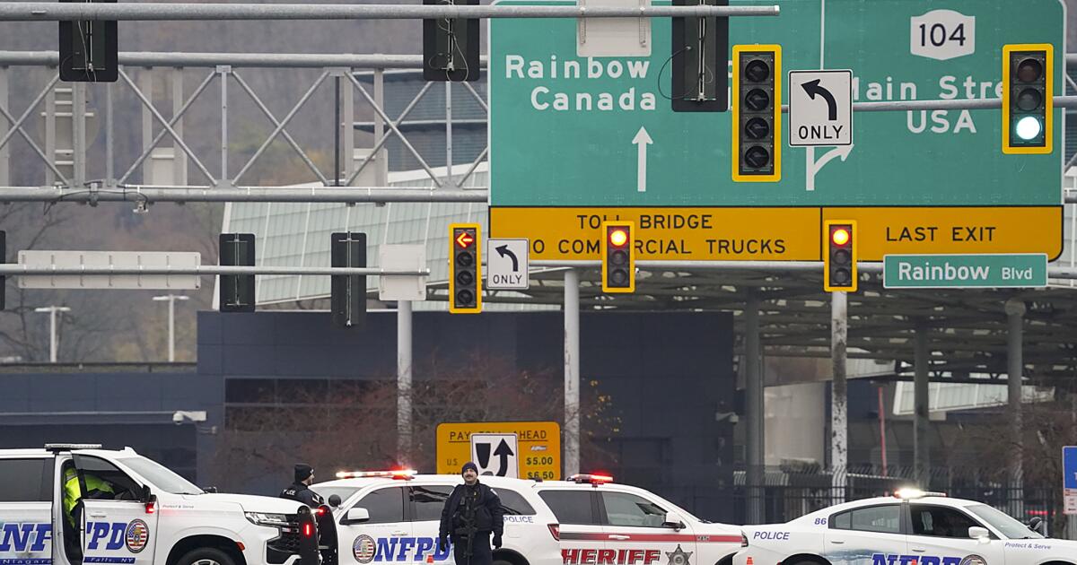 Un véhicule explose sur un pont reliant New York, au Canada, tuant 2 personnes