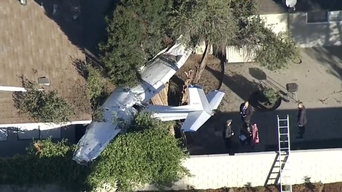 Small plane crashes outside home in Temple City neighborhood