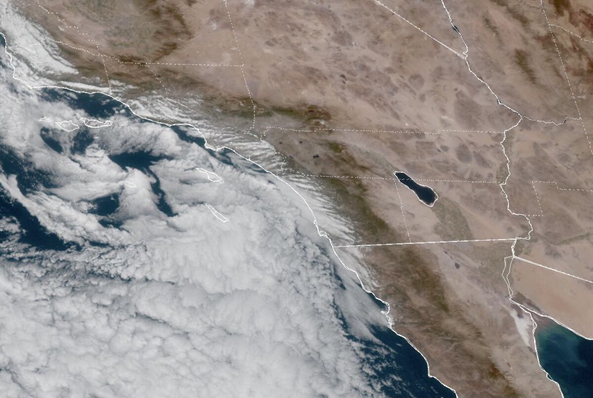 Una tormenta del Pacífico que se desplaza por la costa no llegará a San Diego. 