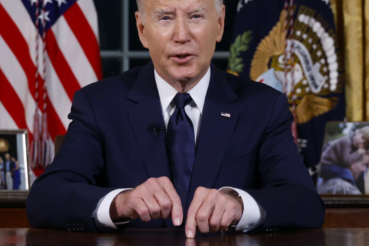 El presidente Joe Biden habla al país desde la Oficina Oval de la Casa Blanca, Washington,