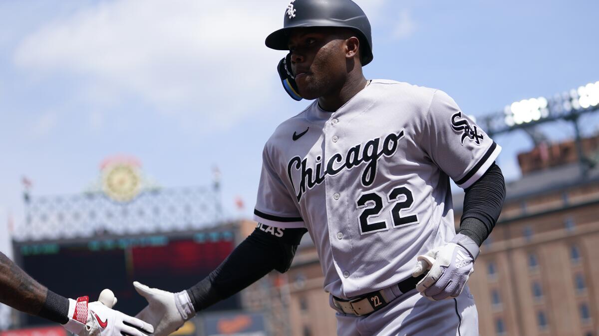 Andrew Vaughn & Seby Zavala had a big night as the Chicago White Sox  exploded for 17 hits & 11 runs 