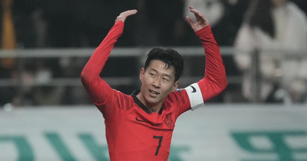 سون وهوانج يتعاونان مع كوريا الجنوبية في الفوز 5-0 على سنغافورة.  فازت أستراليا على بنجلاديش 7-0