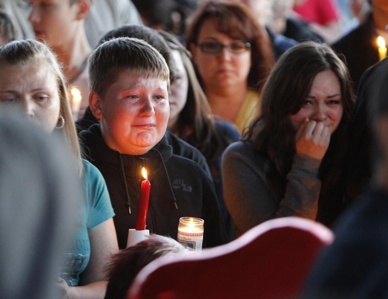 Supporters attend a candlelight vigil after a shooting at Reynolds High School in Troutdale, Oregon June 10, 2014. A gunman walked into the school and fatally shot a student before authorities found him dead a short time later, a day before students were due to finish classes and break for summer vacation.