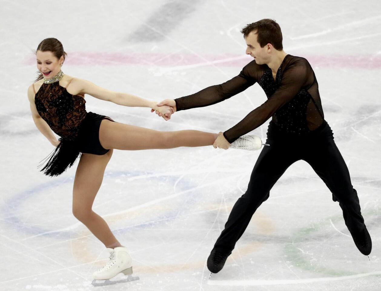 Gangneung (Korea, Republic Of), 14/02/2018.- Annika Hocke and Ruben Blommaert of Germany perform during the Pair Short Program of the Figure Skating competition at the Gangneung Ice Arena during the PyeongChang 2018 Olympic Games, South Korea, 14 February 2018. (Corea del Sur, Alemania) EFE/EPA/HOW HWEE YOUNG ** Usable by HOY and SD Only **