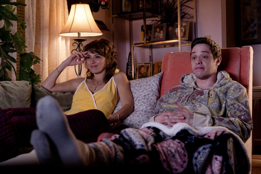 (from left) Margie Carlin (Marisa Tomei) and Scott Carlin (Pete Davidson) 