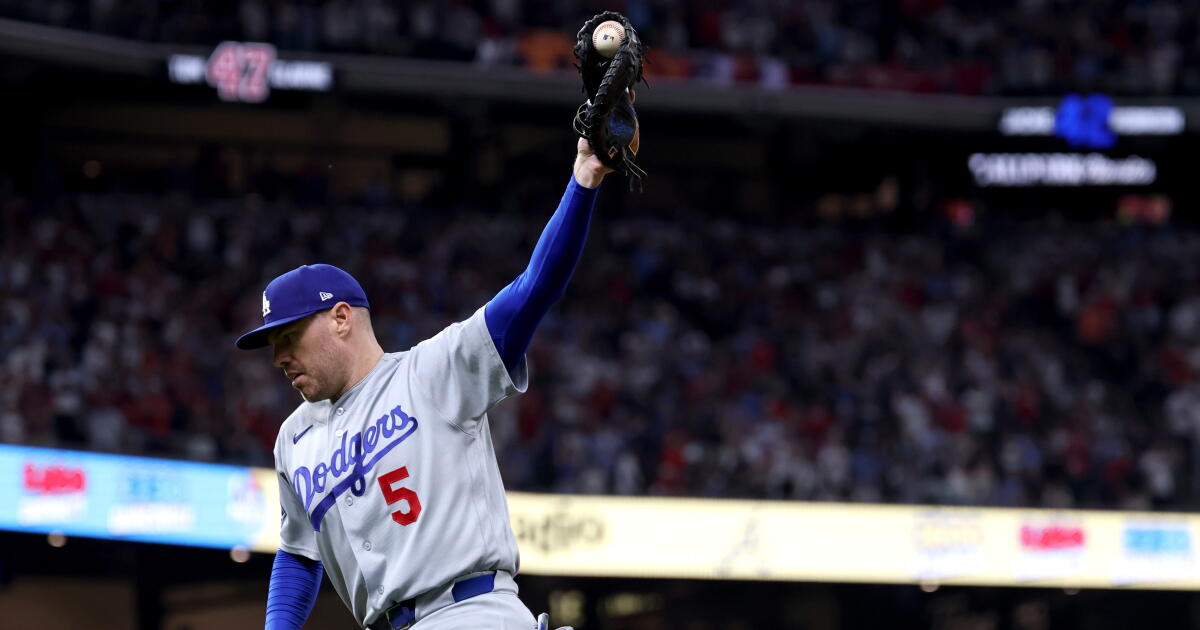 勇士队放走了弗雷迪·弗里曼。现在他让他们用 NLDS 付款