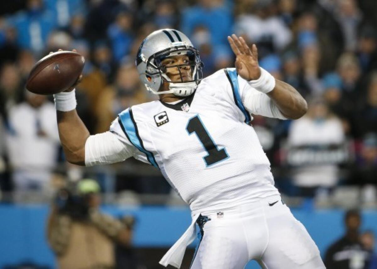 El quarterback de los Panthers de Carolina, Cam Newton, aspira a ser el mejor jugador de la temporada en la NFL. EFE