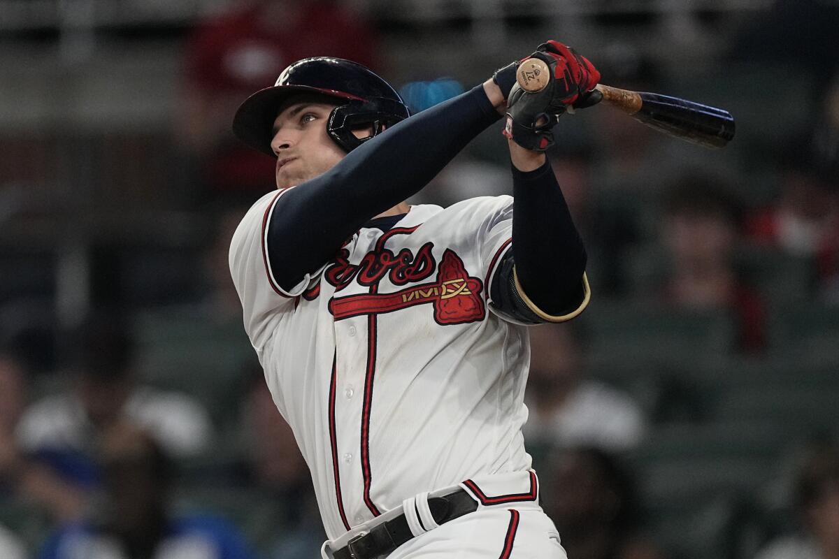 Braves ride big 5th inning to win, extend NL East lead