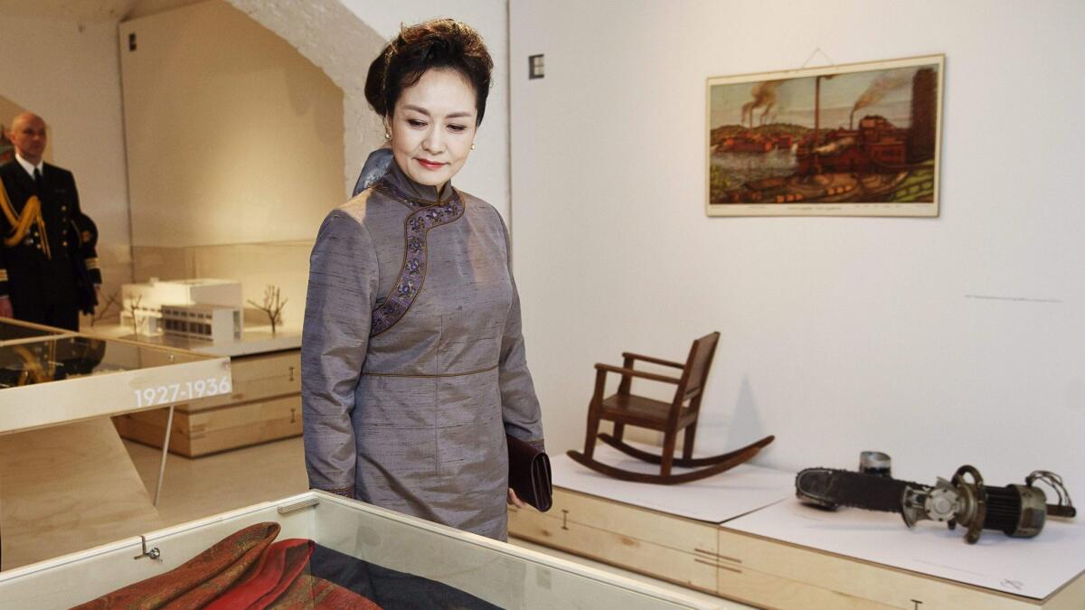 China First Lady Peng Liyuan visits the Finnish Design Museum on April 5 in Helsinki.