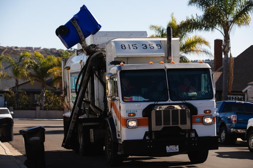 San Diego entrega contenedores de basura verde para el reciclaje de  productos orgánicos - San Diego Union-Tribune en Español