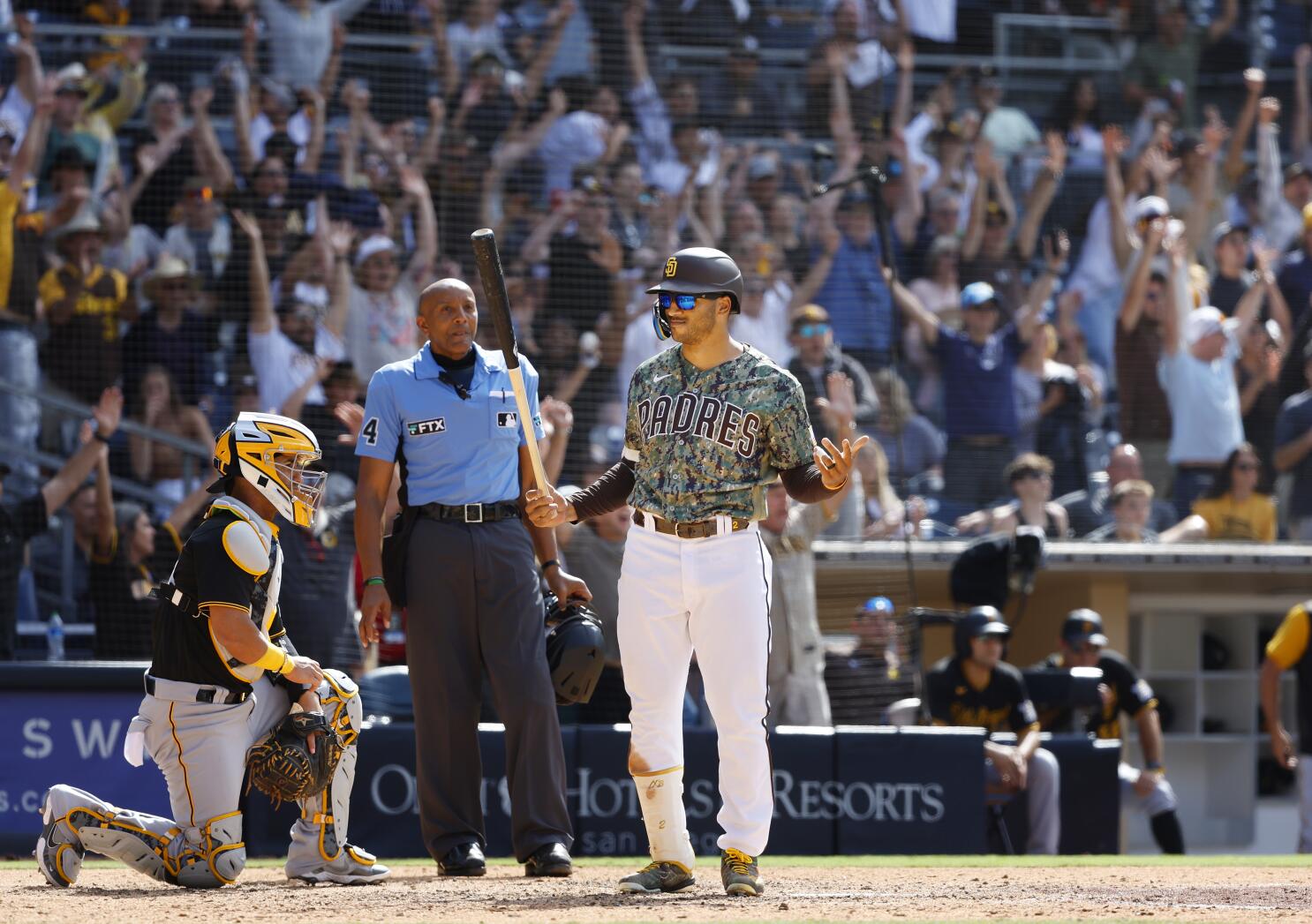 Padres get long ball, then string together hits for win over Pirates - The  San Diego Union-Tribune