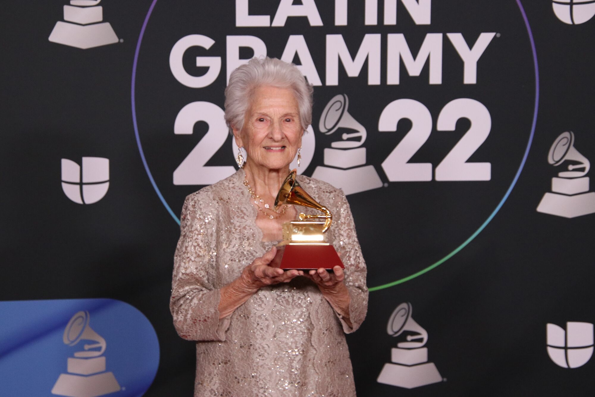 Ángela Álvarez en la sala de prensa del Latin Grammy.