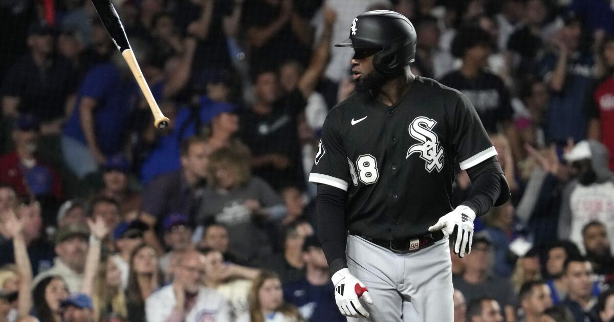 Luis Robert surpasses 20 homers as White Sox finally win another series -  Chicago Sun-Times