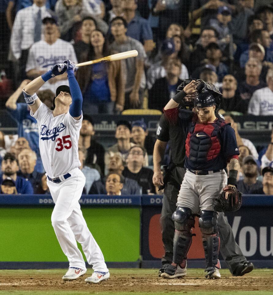 Dodgers center fielder Cody Bellinger reacts after popping out with a runner on base in the sixth inning.