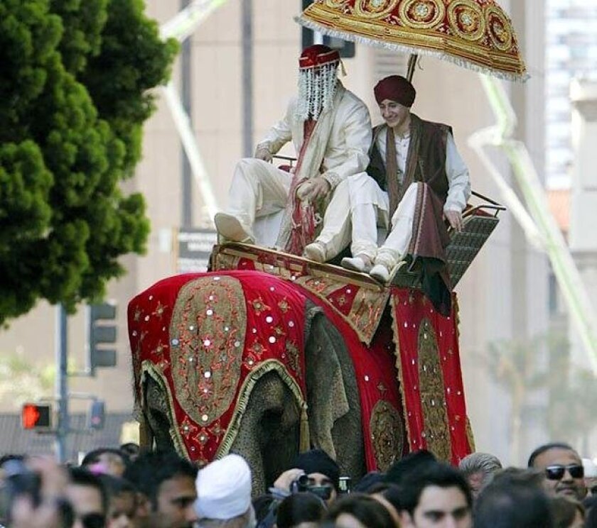 No Fooling Groom Arrives On Elephant The San Diego Union Tribune