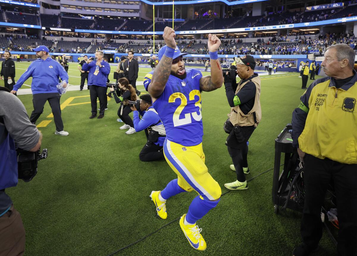 Kyren Williams does a celebratory dance after scoring a Rams touchdown and tossing the ball to his mom in the stands.