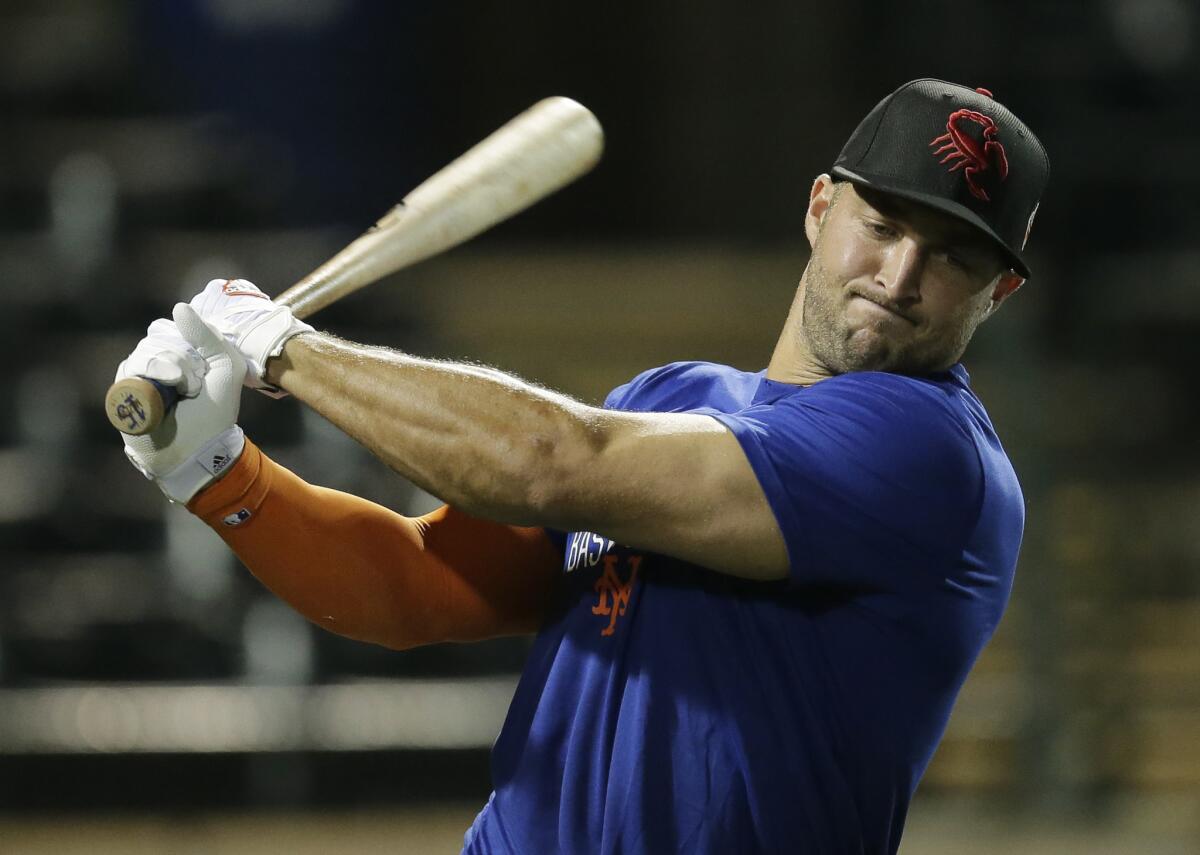 El exjugador de futbol americano, Tim Tebow, conectó nueve jonrones en entrenamiento con los Mets.