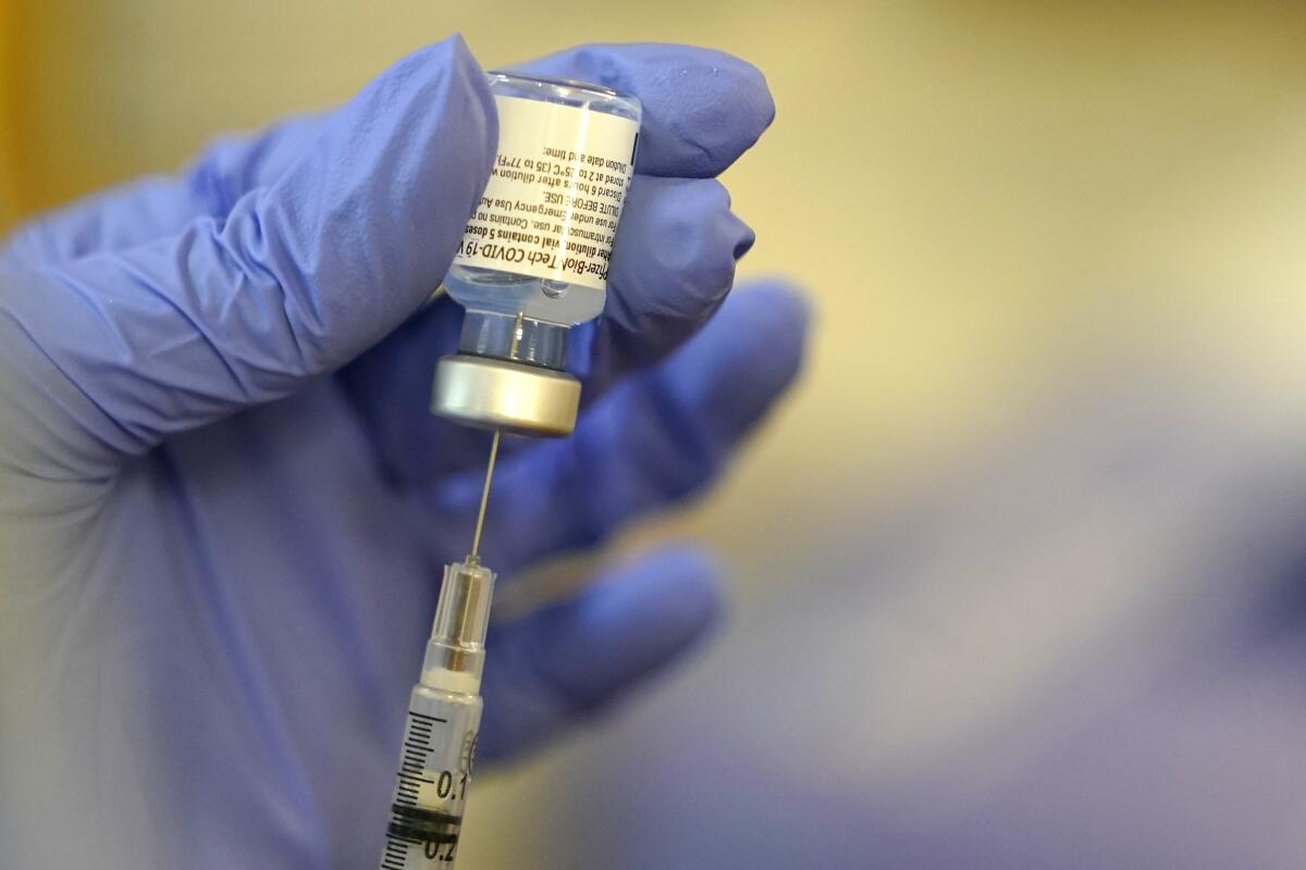 Pfizer promete 40 millones de vacunas contra COVID-19 a países pobres
