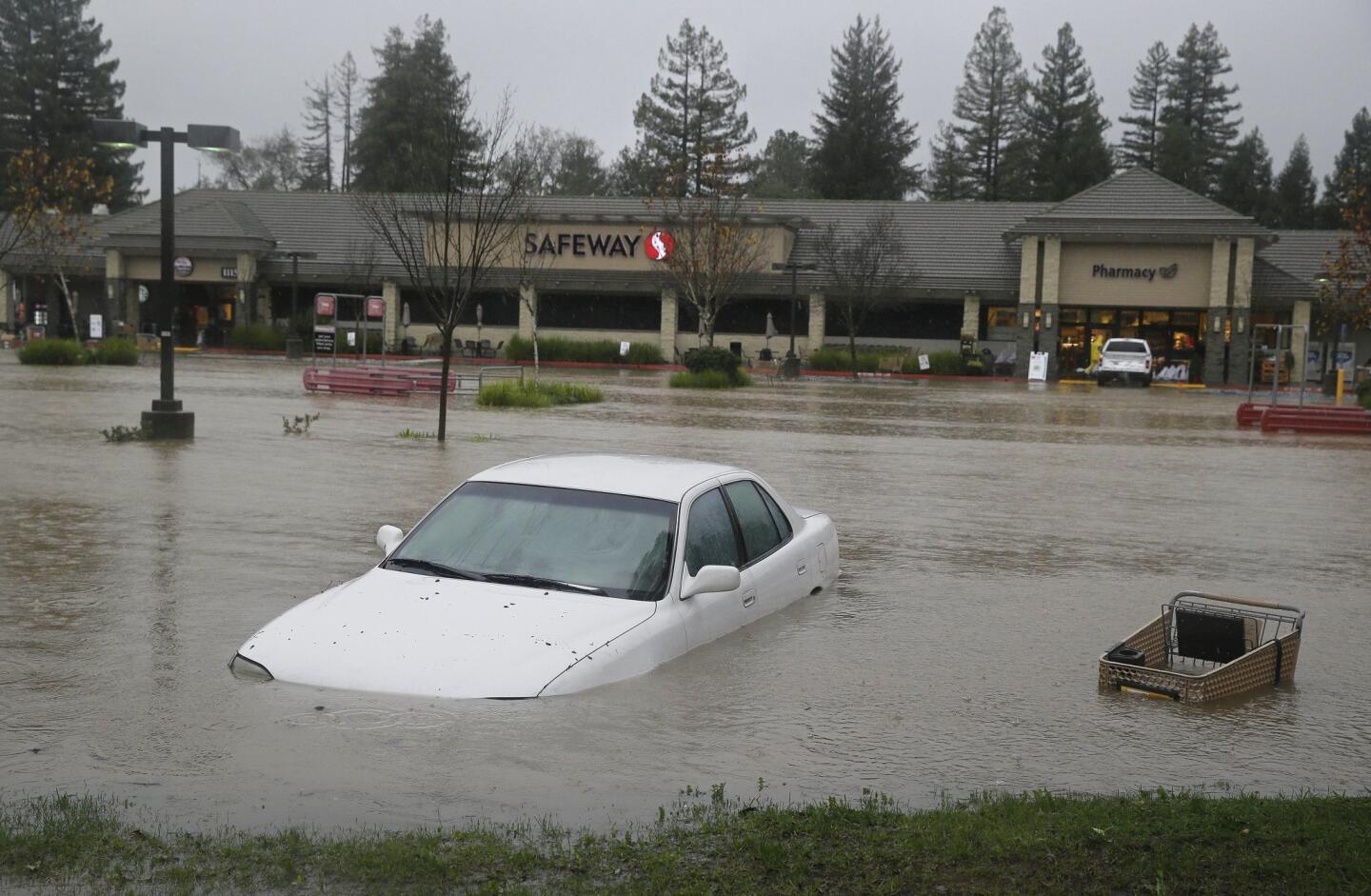 Powerful storm pounds Northern California