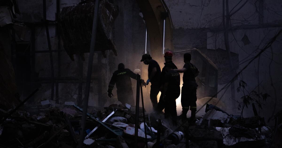 Netanyahu zegt dat het staakt-het-vuren Libanon uitsluit. Vervolgens laat Israël 160 bommen vallen