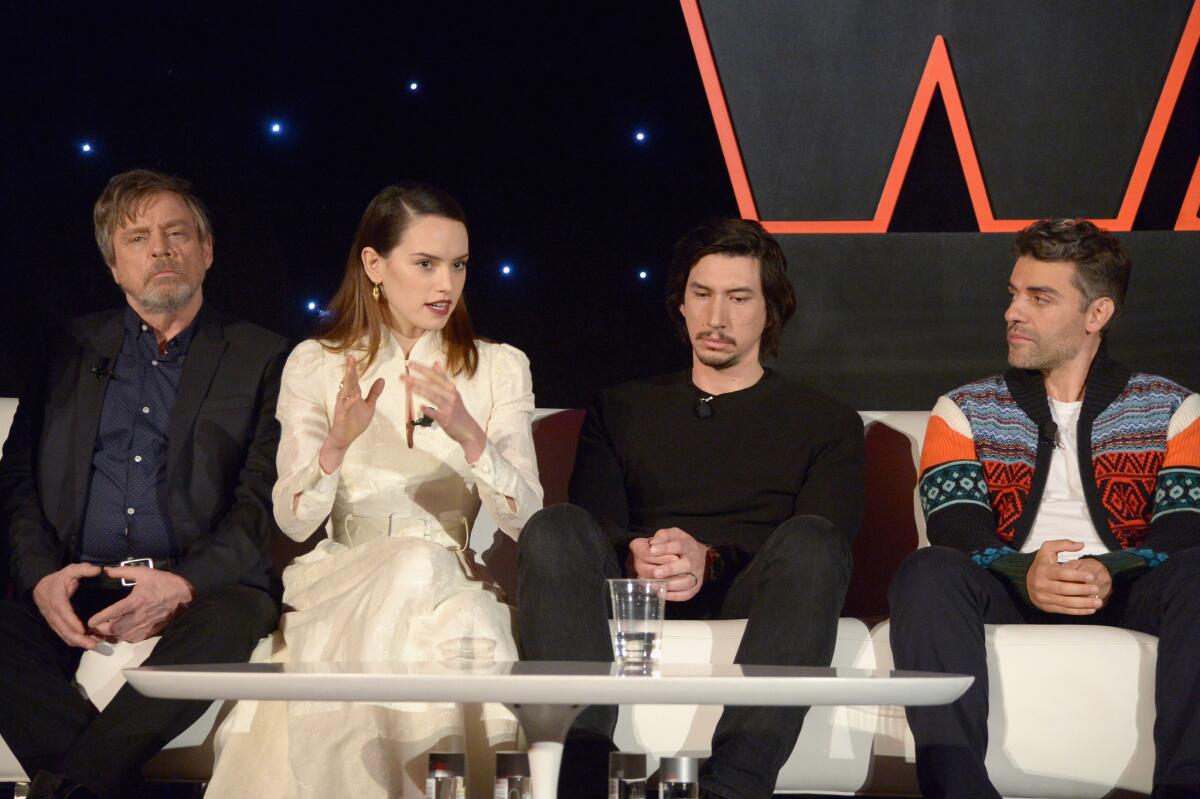 Mark Hamill, Daisy Ridley, Adam Driver y Oscar Isaac en la conferencia de prensa.