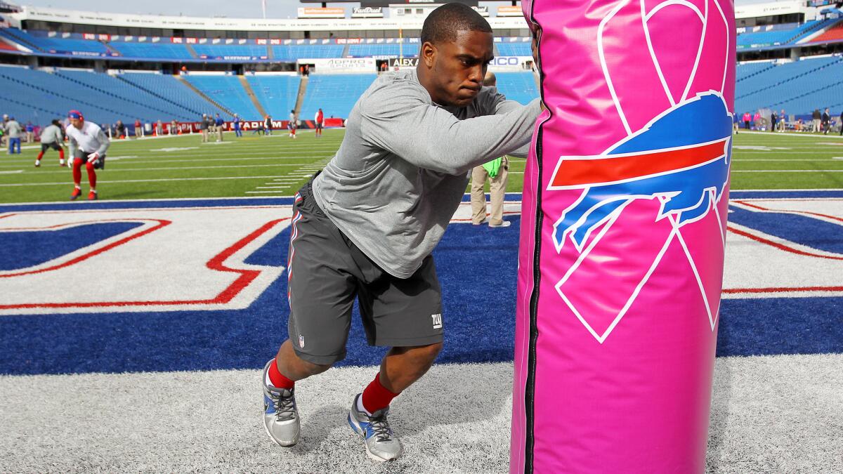 Linebacker Devon Kennard warms up before the Giants' game against the Bills on Sunday in Orchard Park, N.Y.