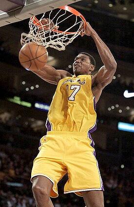 Andrew Bynum dunk
