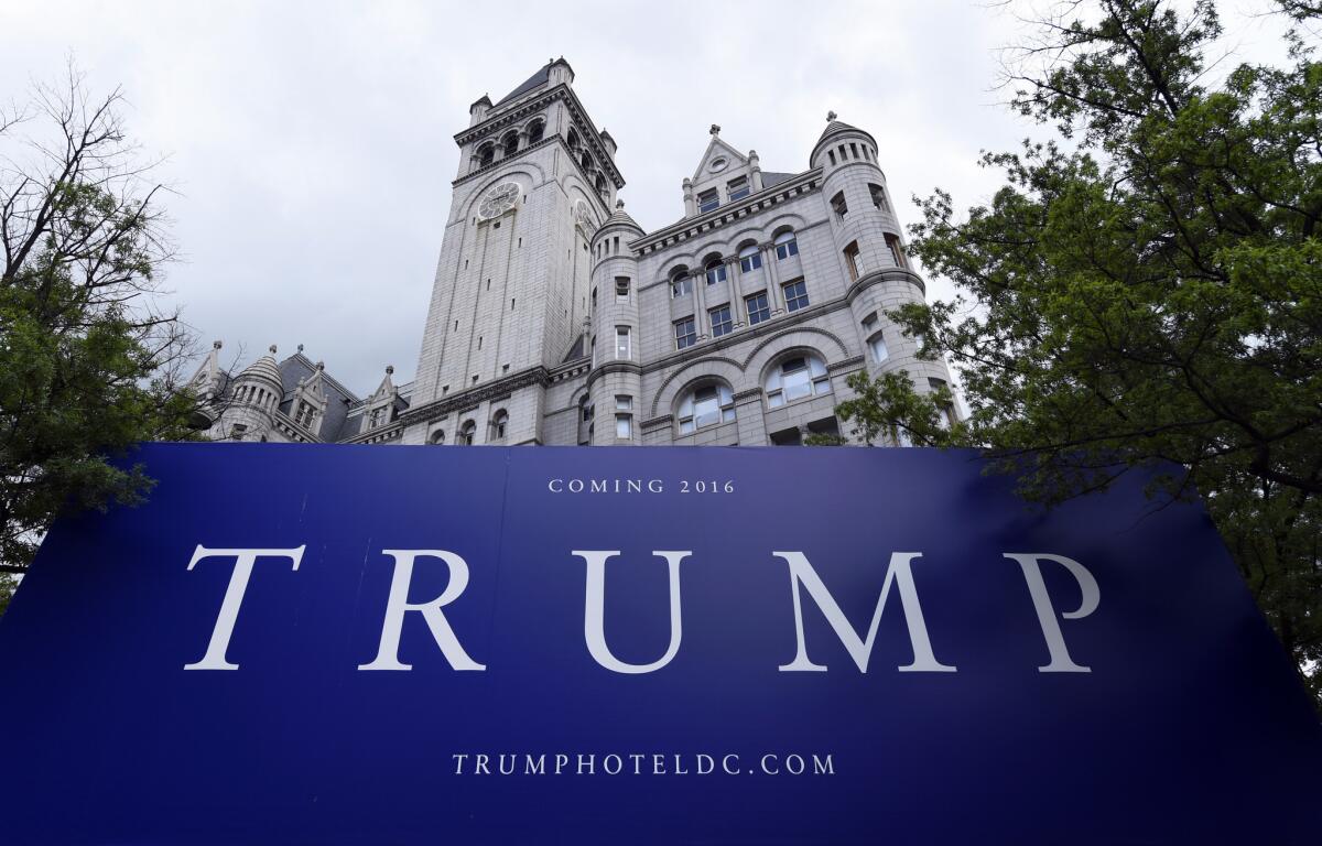 El nuevo hotel Trump en Washington. El director de campaña de Donald Trump dijo que el precandidato republicano no planea atenuar su discurso sobre los inmigrantes que llegan de manera ilegal a Estados Unidos a pesar de que se lo han pedido algunos republicanos.